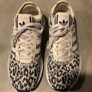 Womens Adidas leopard print tennis shoe